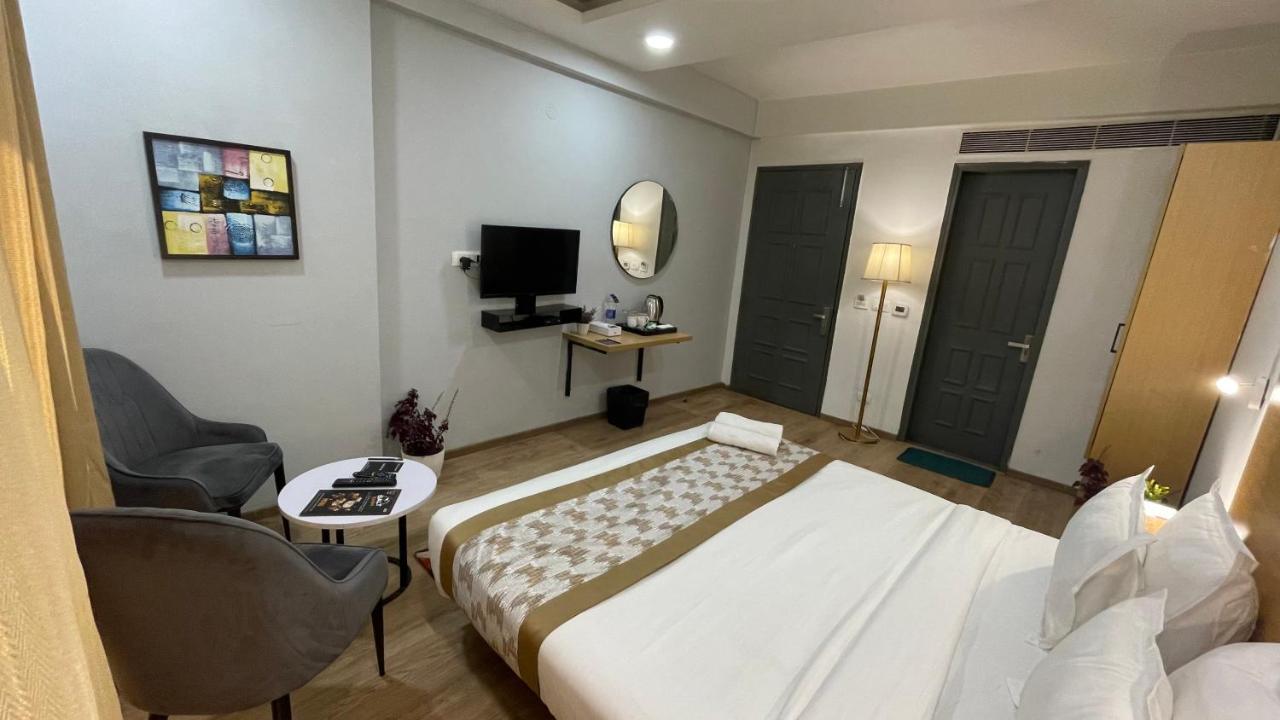 Saltstayz Express -Medicity Near Medanta Hospital Gurgaon Luaran gambar